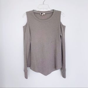 LIRA || Cold Shoulder Top